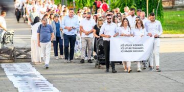 „Krik iz zemlje“ odjeknuo Ilijašem: Memorijalni program u znak sjećanja na žrtve genocida u Srebrenici