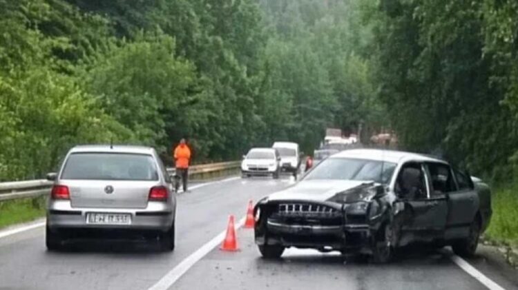 Saobraćajna nesreća kod Semizovca: U sudaru tri vozila povrijeđene četiri osobe