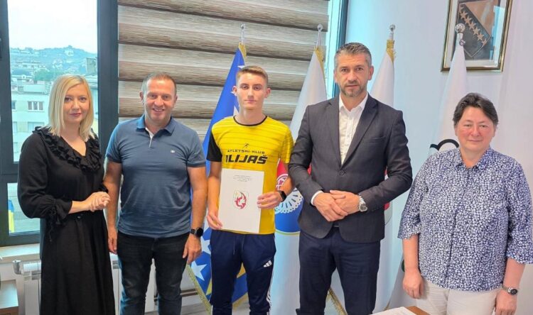 Upriličen prijem u zgradi Općine Ilijaš za atletičara Omera Bičića uoči Balkanskog prvenstva