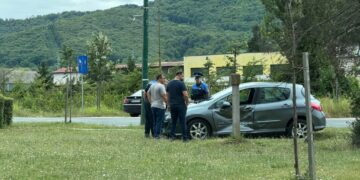 Saobraćajna nezgoda u Ilijašu: Sudar dva vozila u ulici Bosanski put (FOTO)