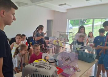 Mališani u Lješevu uživali u druženju sa životinjama i edukativnoj radionici