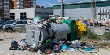 Građani upozoravaju na problem s otpadom u centru Ilijaša: “Strah nas je za zdravlje djece”