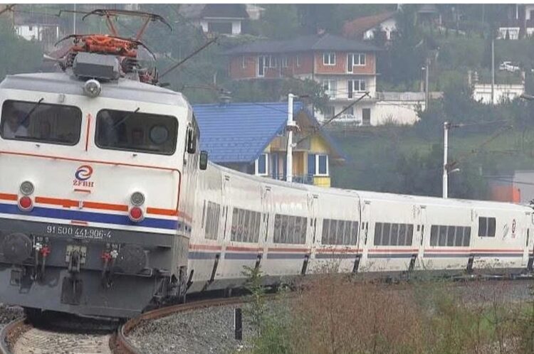 Sudar vozila kod Semizovca, teretnjak se i dalje nalazi na željezničkim šinama